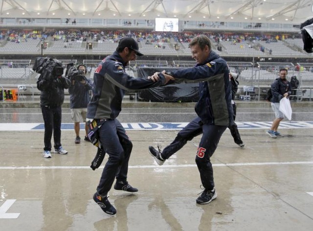 Ricciardo és Kvyat tánca