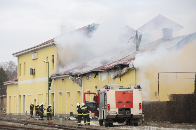 Kigyulladt egy raktár Sopronban