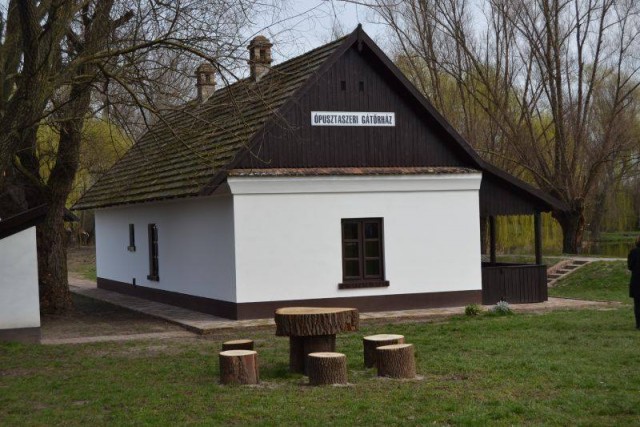 Ópusztaszeri emlékpark - gátőrház