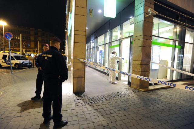 Kirabolták az OTP Bank Blaha Lujza téri fiókját