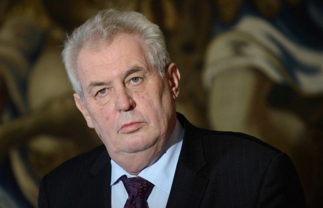 Milos Zeman megosztja a cseh politikát