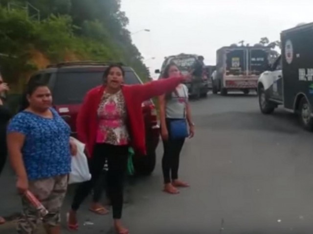 A brazil börtön fogvatartottjainak hozzátartozói