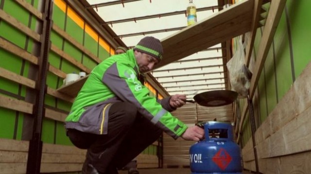 Teherautóikban élnek az IKEA sofőrök