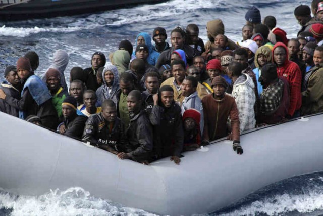 Migránsok egy csónakon