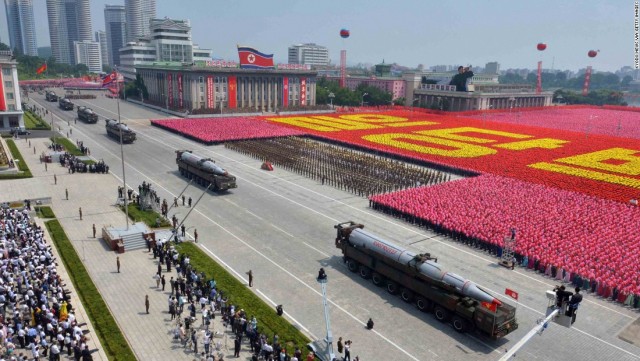 Katonai felvonulás Észak-Koreában