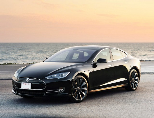 Tesla MODEL S 3
