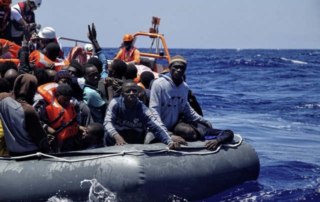 Migránsok egy hajón