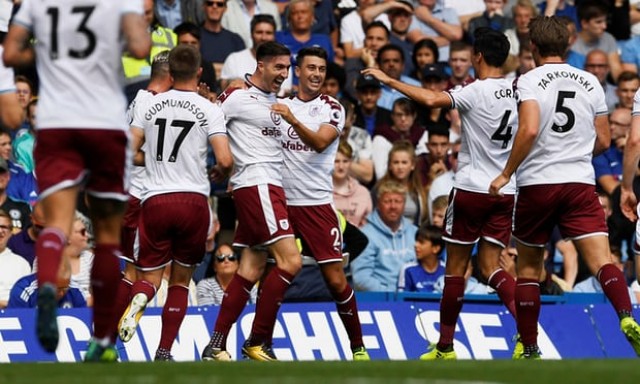 A Burnley második gólját ünnepli