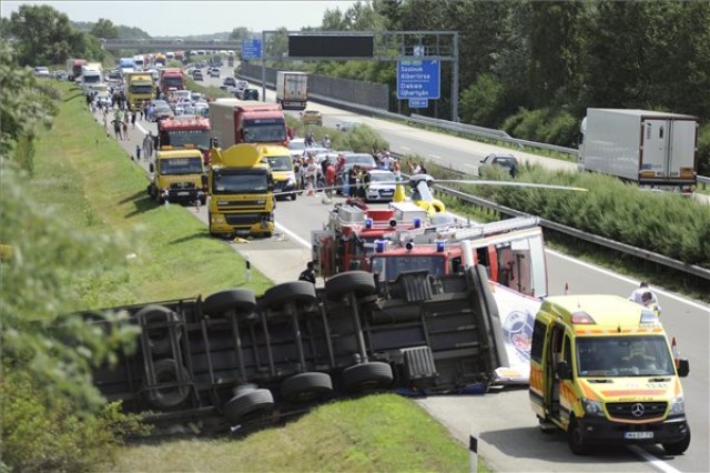 Baleset az M5-ös autópályán Újhartyánnál