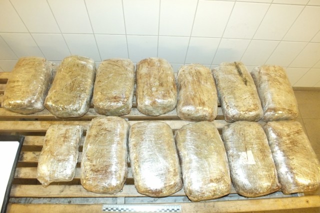 27 kilogramm kábítószert találtak az autóban