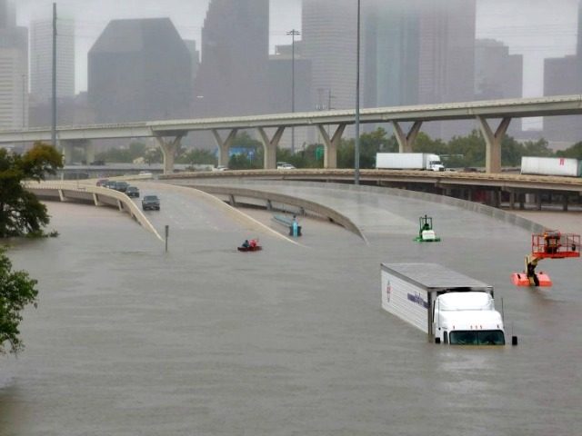 Elárasztott út Texasban