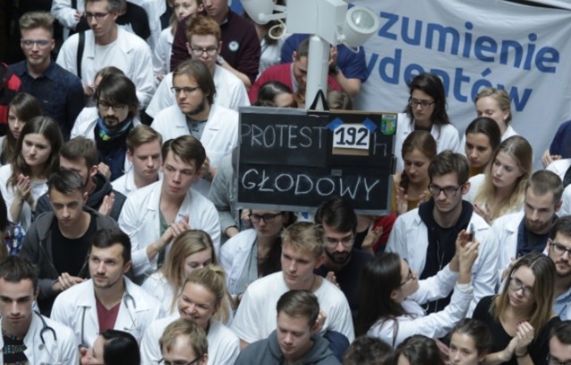Tüntető orvosok