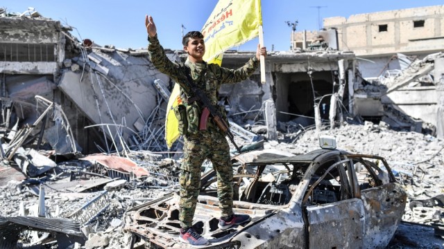 Az SDF egy tagja