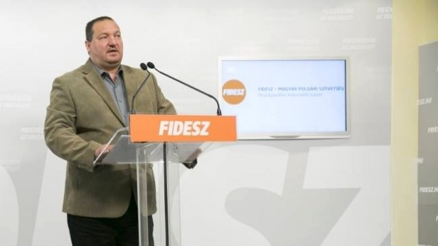 Németh Szilárd a fidesz frakcióvezető-helyettese a sajtótájékoztatóján - 2017. október