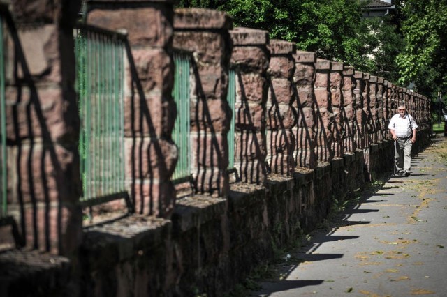 A szekszárdi Budai Nagy Antal laktanya kerítése