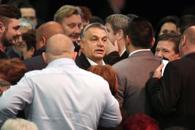Orbán Viktor miniszterelnök, a Fidesz elnöke (k) a Fidesz XXVII., tisztújító kongresszusán a budapesti Hungexpón 2017. november 12-én. MTI Fotó: Koszticsák Szilárd