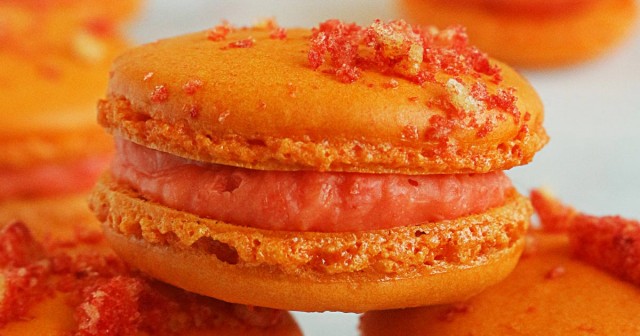Cheetos macaron