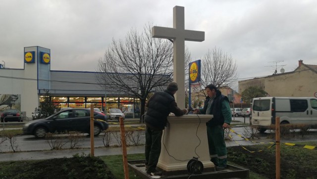 Csepeli Lidl kőkereszt