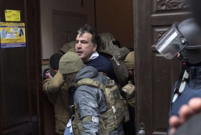 Éhségsztrájkot kezdett szombatra virradóra a fogdában Miheil Szaakasvili volt georgiai elnök