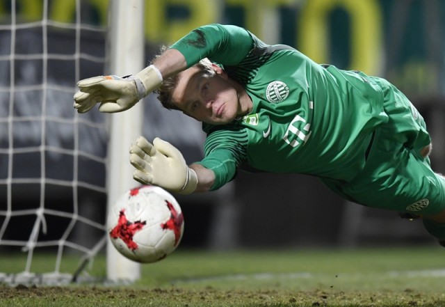 Dibusz Dénes ferencvárosi kapus a labdarúgó OTP Bank Liga 19. fordulójában játszott Vasas - Ferencváros mérkőzésen a Szusza Ferenc Stadionban 2017. december 9-én. MTI Fotó: Illyés Tibor