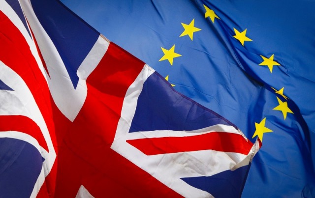 Brit és EU zászlók