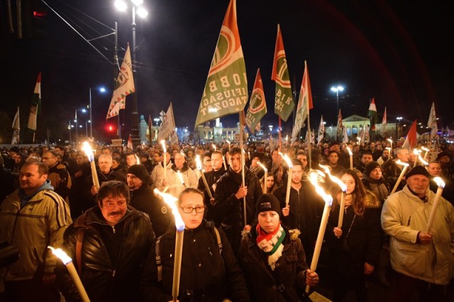 A Jobbik tüntetése a Fidesz székháza előtt Budapesten 2017. december 15-én. MTI Fotó: Balogh Zoltán