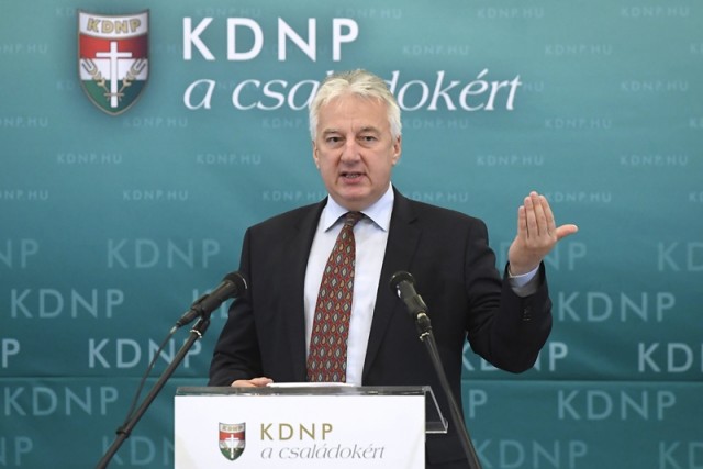 Semjén Zsolt miniszterelnök-helyettes, a Kereszténydemokrata Néppárt (KDNP) elnöke a párt országos választmánya ülésén a Dunamelléki Református Egyházkerület budapesti székházában 2017. december 16-án. MTI Fotó: Kovács Tamás
