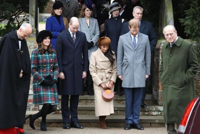 Katalin hercegnő, Vilmos herceg, Meghan Markle és Harry herceg a hagyományos közös templomlátogatáson