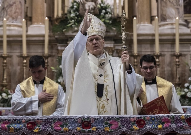 Erdő Péter bíboros, esztergom-budapesti érsek karácsonyi éjféli szentmisét celebrál a budapesti Szent István-bazilikában 2017. december 24-én. MTI Fotó: Szigetváry Zsolt