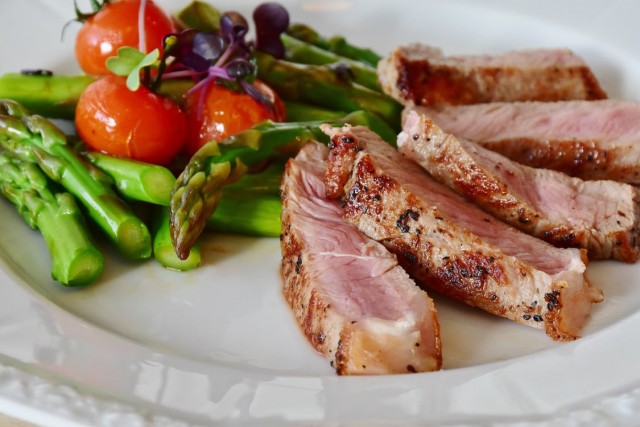 Spárga és steak