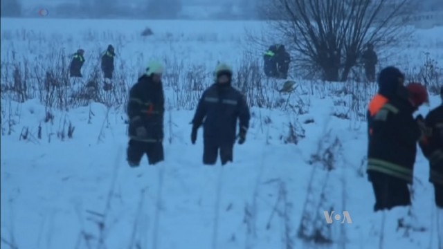 A baleset helyszínén dolgozó szakemberek