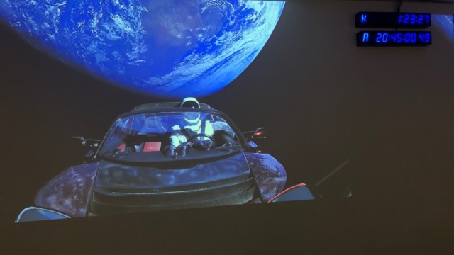Tesla az űrben