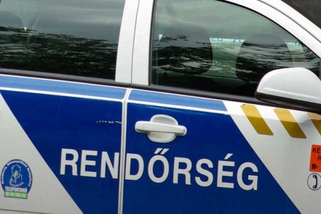 Kimentettek egy férfit a Dunából a rendőrök