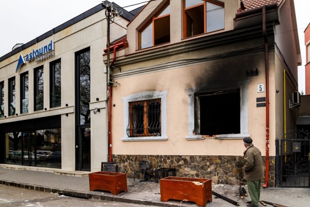 Felgyújtották a KMKSZ központi irodáját Ungváron
