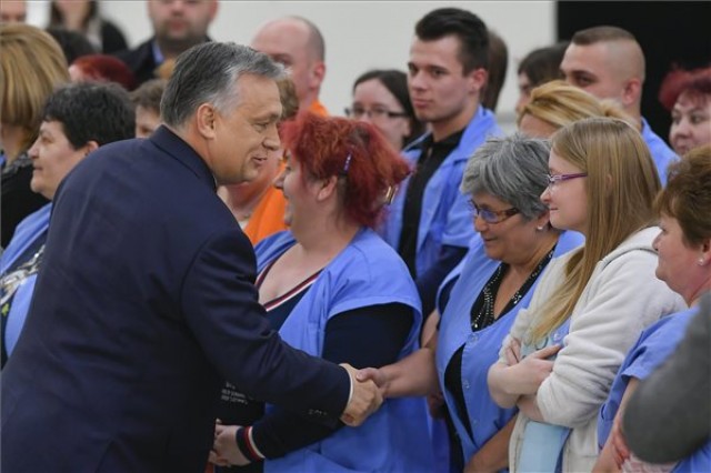 Orbán Viktor a Rosenberger Magyarország Kft. nyírbátori gyárában