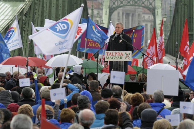Gyurcsány Ferenc, a Demokratikus Koalíció (DK) elnöke a Talpra magyar! közös ellenzéki (MSZP, PM, DK, Liberálisok, Együtt), az 1848-49-es forradalom és szabadságharc kitörésének 170. évfordulója alkalmából rendezett megmozduláson Budapesten a Fővám téren 2018. március 15-én. MTI Fotó: Szigetváry Zsolt