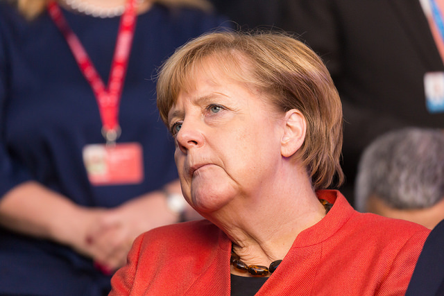 Afgán származású migráns támadt Angela Merkelre