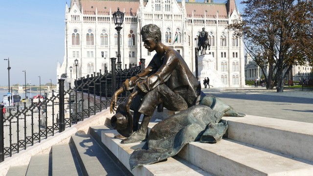 József Attila szobor