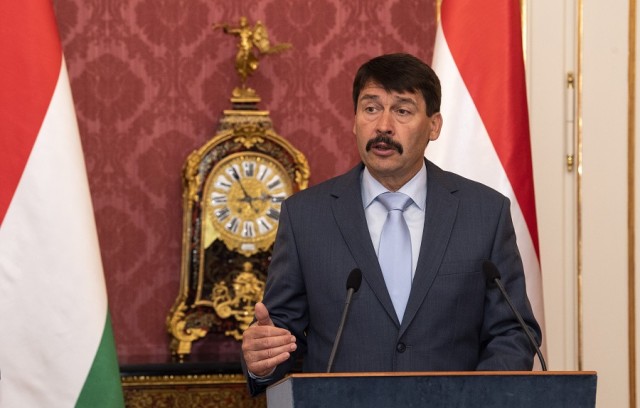 Áder János a főpolgármesterrel és a megyei jogú városok képviselőivel tárgyalt
