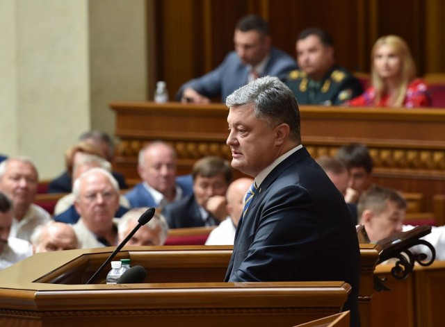 Porosenko: Ukrajna kilép minden FÁK-megállapodásból, amely ellentétes az érdekeivel