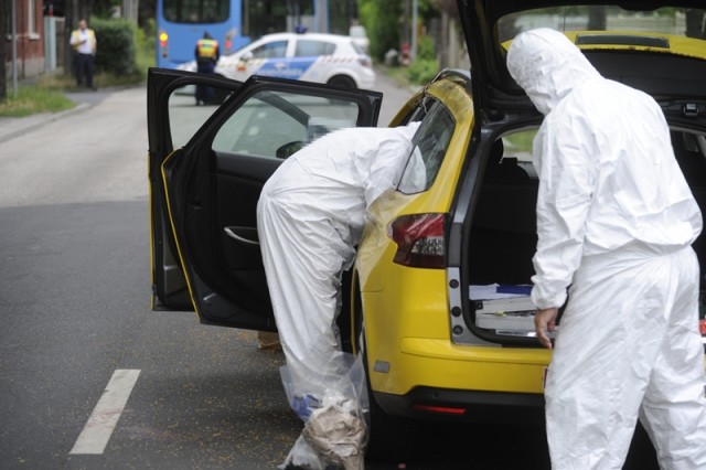 Bűnügyi helyszínelők dolgoznak a XX. kerületi Ady Endre téren, ahol többször megszúrtak egy taxisofőrt 2018. május 25-én. MTI Fotó: Mihádák Zoltán