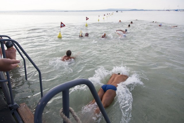 Balaton-átúszás