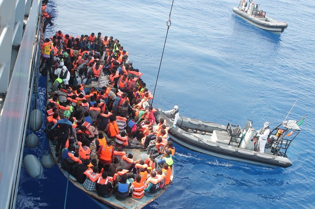 Migránsok mentése