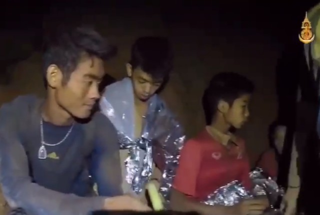 A FIFA-elnök meghívta a döntőre a kimentett thaiföldi gyerekeket