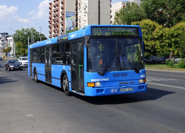 Ikarus busz