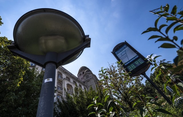 Utcai hőmérő a Szent Gellért téren 2018. augusztus 9-én. A tartós hőség miatt erre a napra már csaknem az egész országra másodfokú figyelmeztetés adott ki az Országos Meteorológiai Szolgálat, mivel a napi középhőmérséklet 27 fok felett alakulhat. MTI Fotó: Szigetváry Zsolt