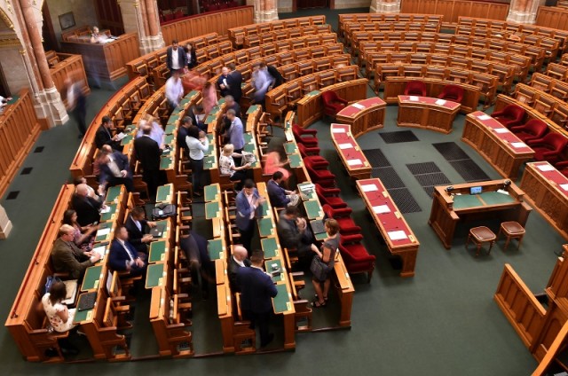 Az Országgyűlés rendkívüli ülése