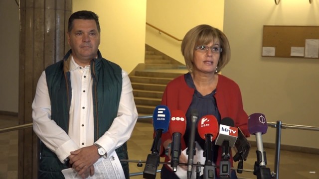 Bangóné Borbély Ildikó, az ellenzéki párt országgyűlési képviselője szombaton Budapesten, sajtótájékoztatón 2018. 09. 22.