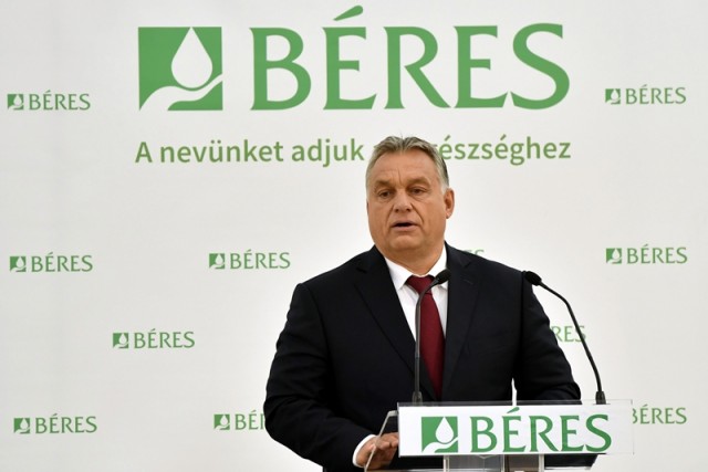 Orbán Viktor miniszterelnök beszédet mond a Béres Gyógyszergyár Zrt. szolnoki gyára új laborépületének avatásán 2018. szeptember 25-én. MTI Fotó: Máthé Zoltán