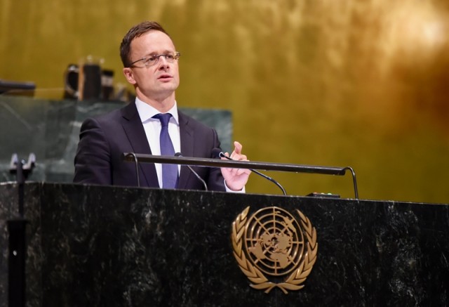 A Külgazdasági és Külügyminisztérium (KKM) által közreadott képen Szijjártó Péter külgazdasági és külügyminiszter felszólal az ENSZ-közgyűlés New Yorkban zajló, csúcsszintű ülésszakán 2018. szeptember 28-án. MTI Fotó: KKM / Mitko Sztojcsev